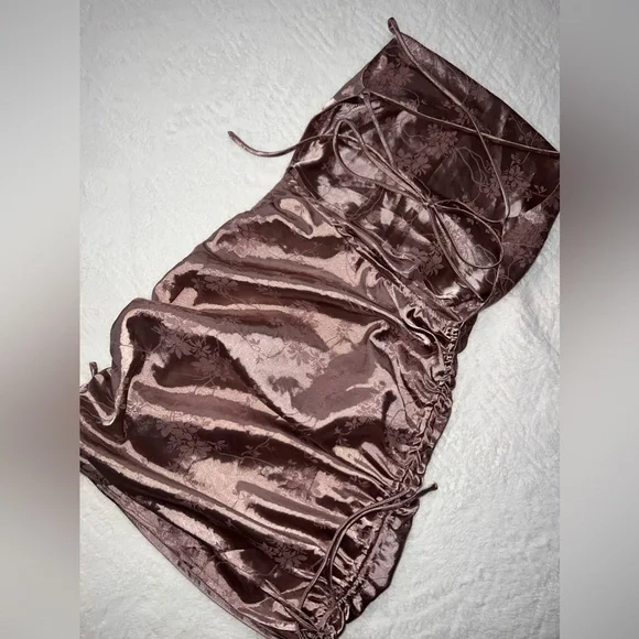 Windsor NWOT Shiny Lavender Flower Ruched Backless Mini Dress | Size XS - Picture 2 of 8